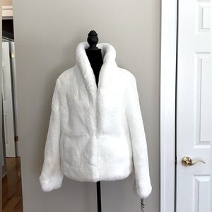 Elegant White Faux Fur Jacket Coat. Size Large. INC International Concepts. NWT.